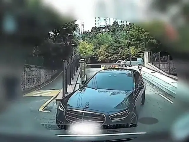 追跡の末に捕まったベンツ運転手…「41億ウォン」常習詐欺犯だった=韓国