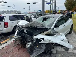 16 people killed and injured in a 10-vehicle rear-end collision in front of Shinsegae Department Store in Daejeon, South Korea