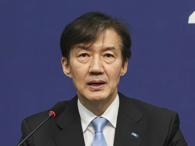 曹国氏が「党代表選」出馬を宣言…「巨大な二大政党とは異なる道を進む」＝韓国