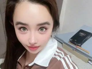 BOM (2NE1) and Lee Minho's shirtless photo resurfaces... and is later deleted