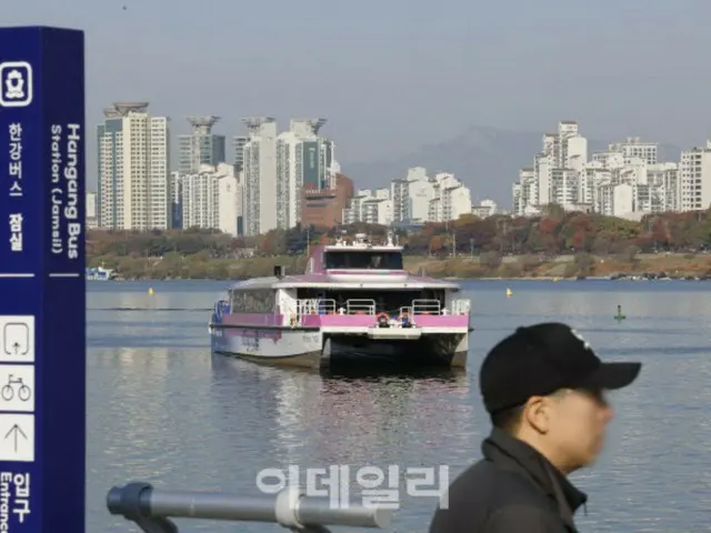 Han River bus gets stuck on riverbed, direct cause is "deviation from route" (Seoul, South Korea)