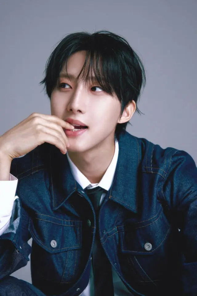 「PENTAGON」フイ、「APink」4人と家族になった