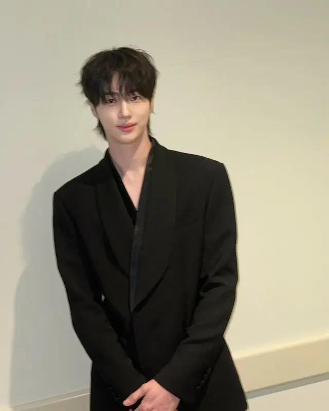 ビョン・ウソク、大君のパーフェクトなスーツ姿