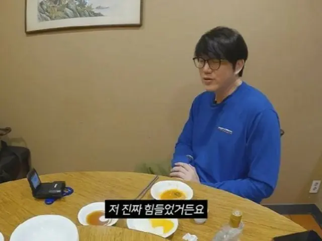 A haggard Sung Si Kyung reveals on her YouTube channel that her former manager's betrayal was "really hard"