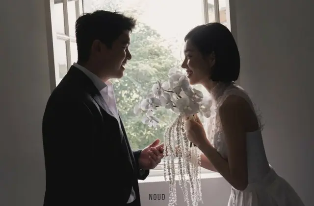 “あす（23日）挙式”イ・ジャンウ＆チョ・ヘウォン、ロマンティックなウエディングフォト公開…お互いに手をつないで甘い雰囲気