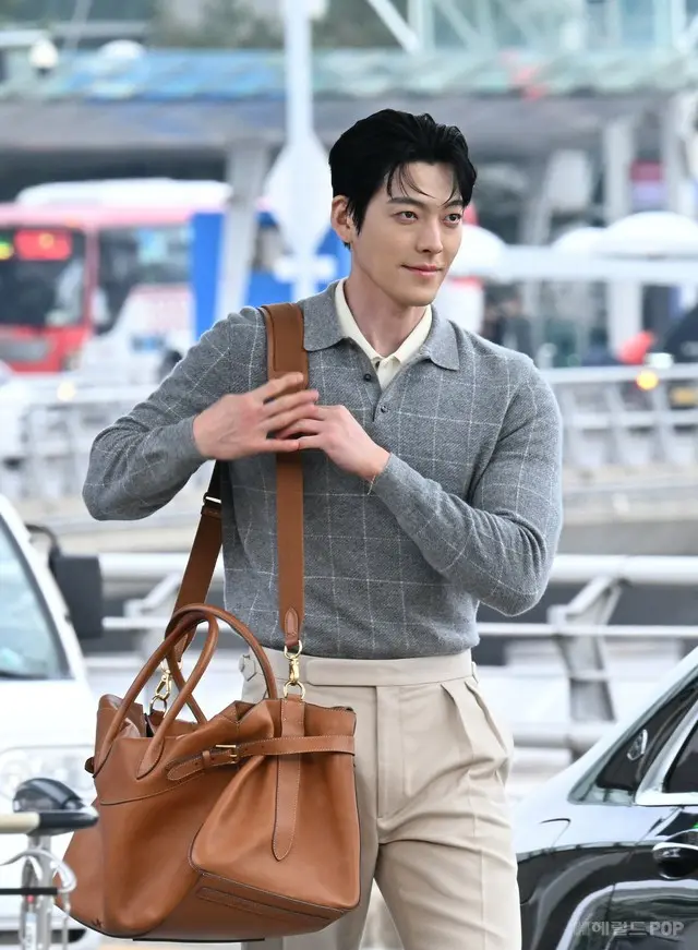 【フォト】キム・ウビン、海外スケジュールのためタイに向けて出国02