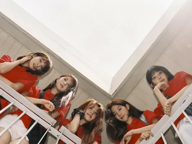 "LE SSERAFIM" remains popular on Spotify...ranked 66th on the "Weekly Top Songs Global"