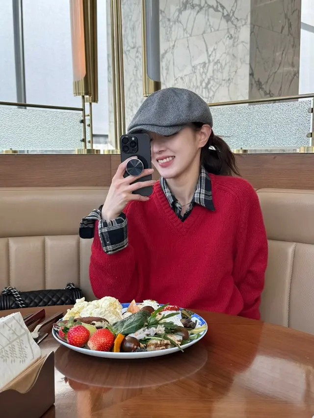 イ・セヨン、ラフなスタイルでも輝く美貌… 「ファッションの完成は顔」