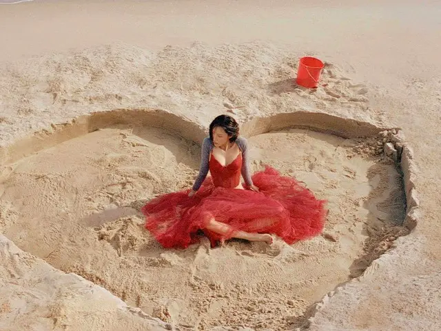 Hwasa (MAMAMOO)'s "Good Goodbye" ranks 43rd on the Billboard 200...From chart reversal to Billboard