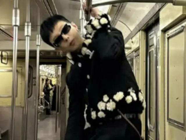 G-DRAGON plays prank on New York subway? ... Gets seated in a 3 million yen Chanel bag