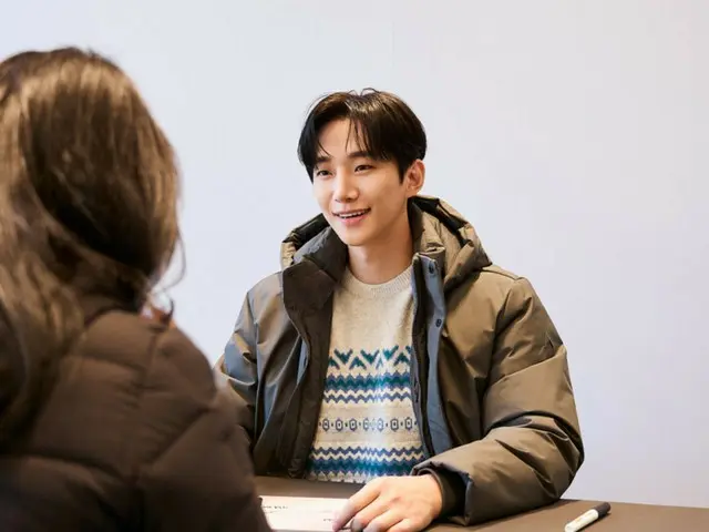 2PM's Lee Junho holds "NEPA" fans autographing session... ends with great success