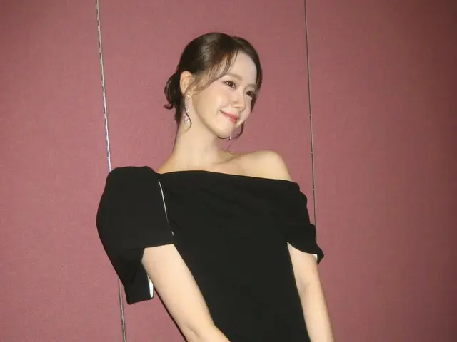Yoona (Girls' Generation), square shoulders and 11-point leg lines are "charming"... the alluring "Eunphrodite"