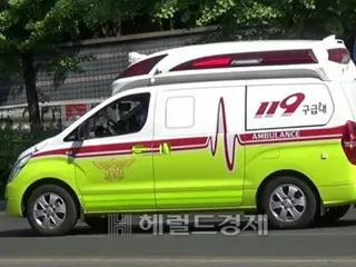 Ambulance carrying patient hits telephone pole (South Korea)