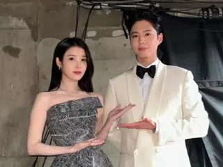 "Kwangsik & Ae-seung" are the same as always... Actors Park Bo-Gum & IU, a couple photo saying "Thank you for your hard work" after a long time