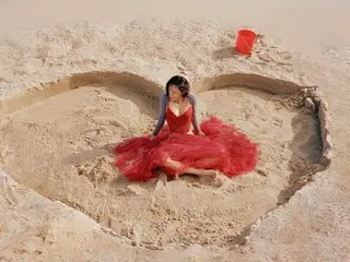 Hwasa (MAMAMOO), who is creating a sensation with Park Jung Min, will continue to rise with "Good Goodbye"... No. 1 on Billboard Korea's "Hot 100" for two consecutive weeks.
