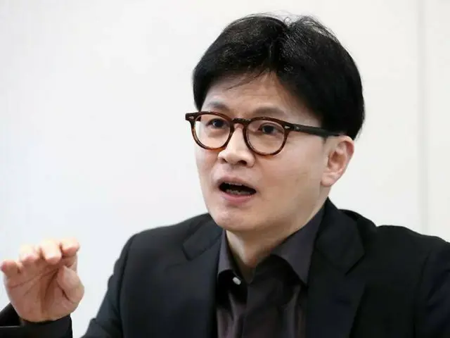 Han Dong-hoon targets President Lee: "Did you meet former Unification Church leader Han Hak-ja?" - Korean media