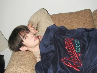 GOT7's Jin Young shows keen interest in carol "Christmas Fever"...Christmas gift for fans