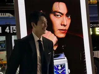Kim WooBin is surprised when he sees his own advertisement on the street... "I met someone who looks similar on the street"