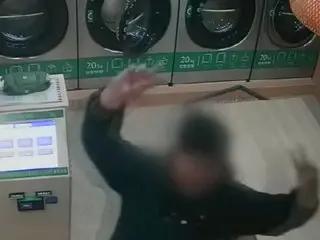 "The culprit is a juvenile delinquent"... Repeated theft at laundromat, peace sign on camera = South Korea