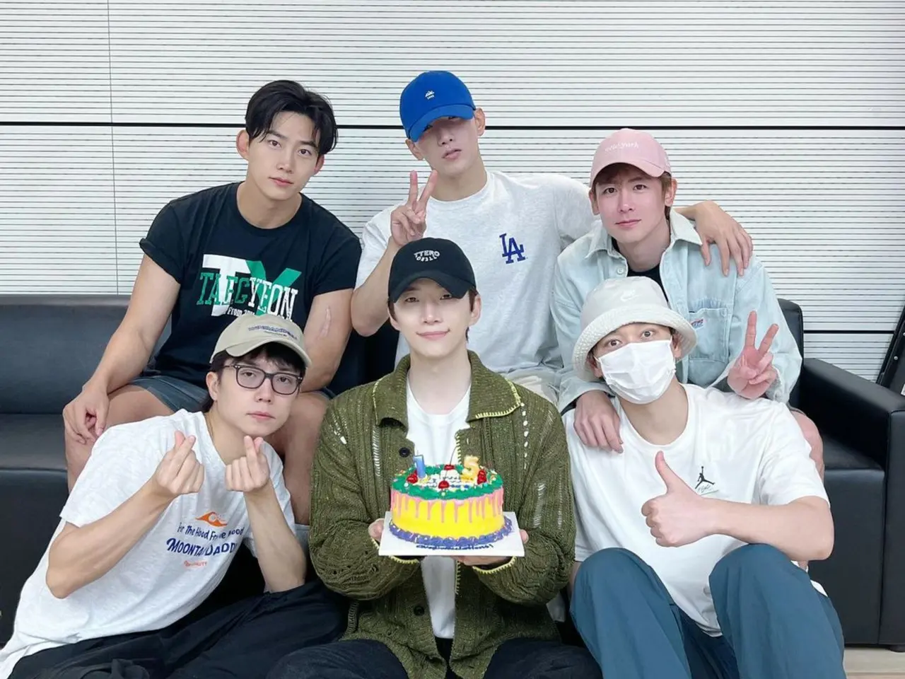 ”2PM” celebrates the 15th anniversary of their debut with 6 members ...