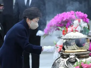 Park Geun-hye “attends” memorial service for late President Park Chung-hee...promoting “conservative unity” ahead of general election? = Korea