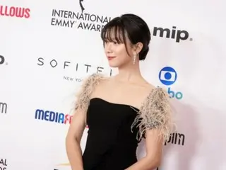 Actress Han Hyo Ju presents at the International Emmy Awards... Her fluent English skills attract attention
