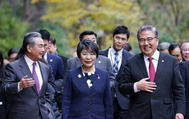 日中韓外相「3か国の協力回復・正常化」「首脳会議の準備」を協議
