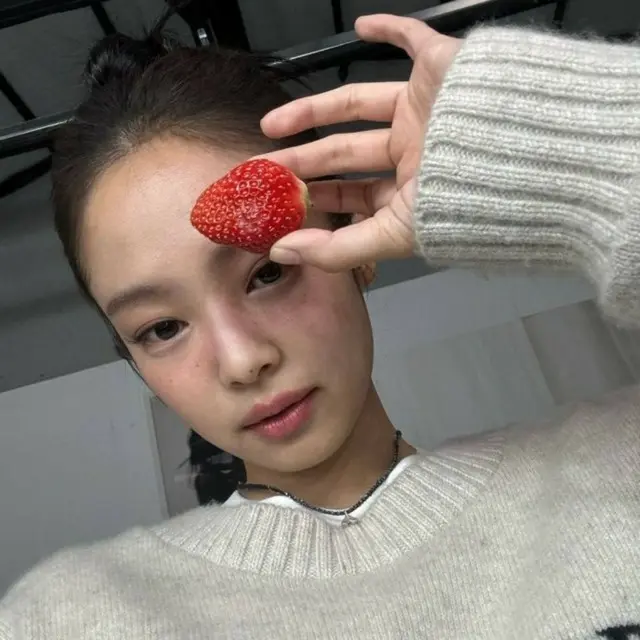 JENNIE（BLACKPINK） 、こんなにキレイでカワイイなんて…ナチュラルなすっぴん自撮り公開