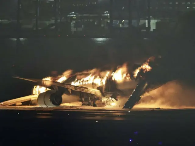 羽田空港 JAL旅客機火災… 379人全員脱出＝韓国報道