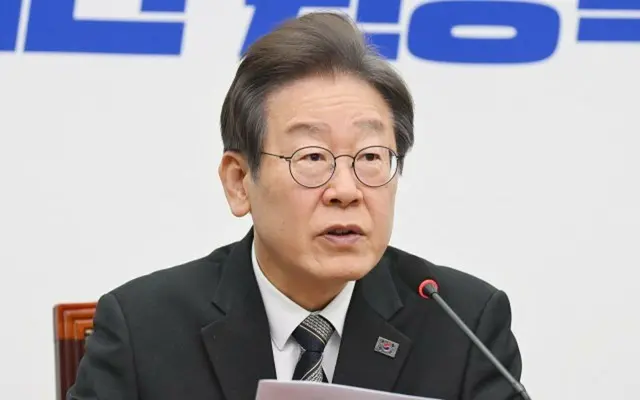 選挙シーズンに繰り返される「政治テロ」…野党代表が凶器で刺される＝韓国