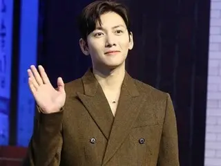 Actor Ji Chang Wook is controversial for smoking indoors during the filming of "Welcome to Samdalli"... E-cigarette in front of Shin Hye Sun
