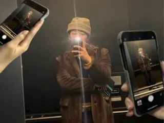 G-DRAGON (BIGBANG) is still a fashion icon...Even his selfie in the mirror is stylish