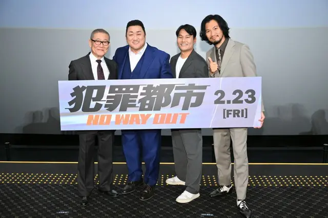 左から『犯罪都市 NO WAY OUT』に出演の國村隼、マ・ドンソク、イ・サンヨン監督、青木崇高