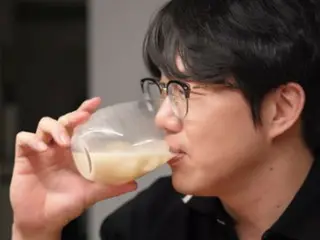 "Liquor Lover" singer Sung Si Kyung's first makgeolli "sold out" as soon as it was released