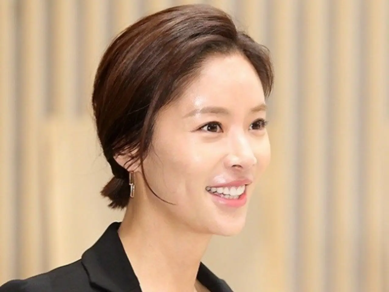 Actress Hwang Jung Eum continues to work hard even after announcing her ...