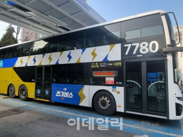 京畿道、環境にやさしい2階建て電気バスを50台投入＝韓国