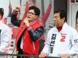 On the final day of the election campaign, the ruling party leader calls on the public to vote... "There are 12 hours left in the Republic of Korea" = South Korea