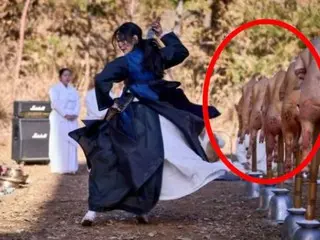 In the movie "Habo", the shrine maiden's ritual "Gut"... the pigs cut with a sword "It's not CG, it's the real thing"