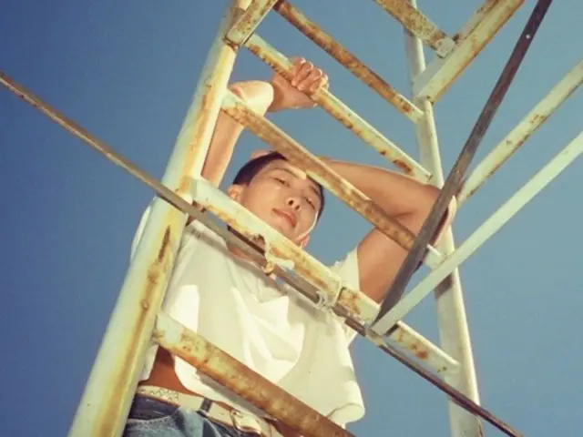 「BTS」RM、2ndソロアルバムのコンセプトフォトを公開 “自由を感じている人間キム・ナムジュン”