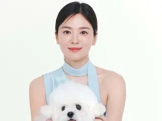 Actress Song Hye Kyo, holding her pet dog and showing off her pure beauty... an unrealistic "goddess" look