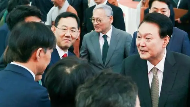 尹大統領、“タマネギ男”元法相と5年ぶりに公式「対面」＝韓国