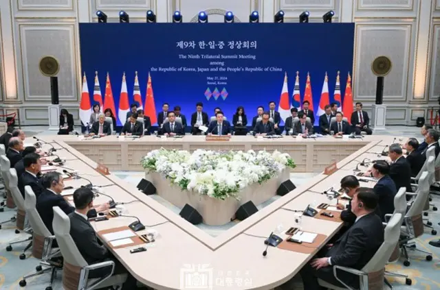 尹大統領「域内の平和・安定には北朝鮮の非核化が重要」＝日中韓首脳会議