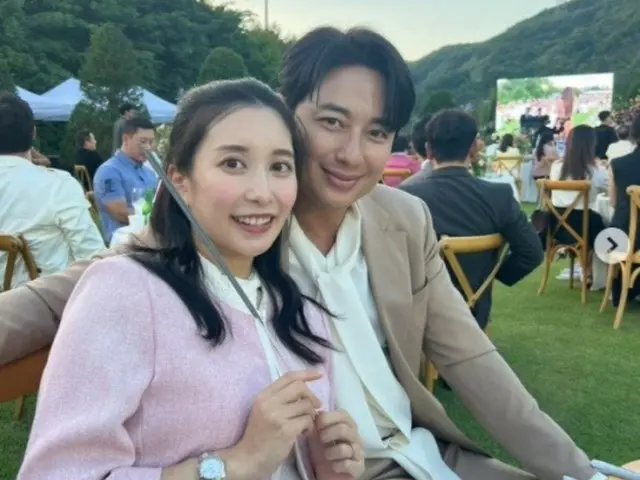 イ・ジフン、妻アヤネさんの「臨月」結婚式“参列ルック”…幸せなプレパパの溶けそうな‘’笑顔”