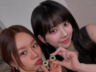 HYERI (Girl's Day), have you fallen in love? A lovey-dovey photo of her and junior member KARINA