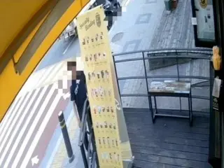 Public agency employee throws cup at cafe manager saying "drink tastes strange" (South Korea)