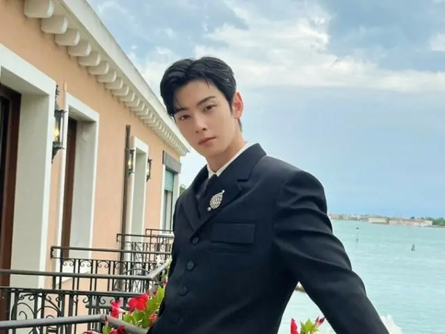 ASTRO's Cha EUN WOO, a nobleman who charms even Venice... exudes elegance