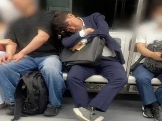 "Isn't that person a member of the National Assembly?" - Reports of Reform Party lawmaker Lee sleeping on a subway train spread in South Korea