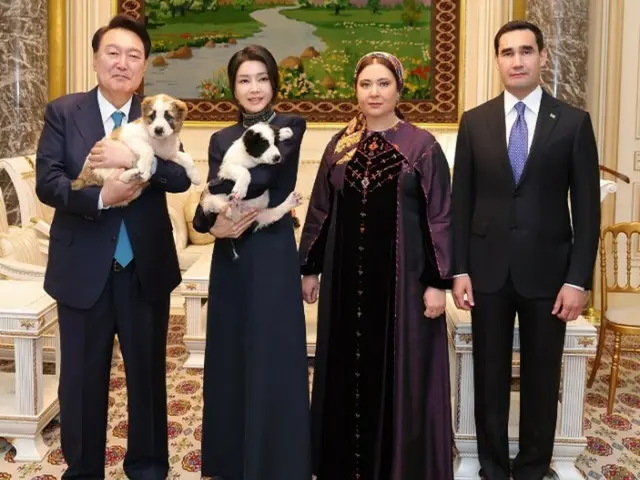 尹大統領夫妻に「トルクメニスタン国犬」のプレゼント…「直接育てる」＝韓国