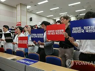 Professors at Seoul Hospital start taking leave, saying they will withdraw if medical school staff expansion scales down