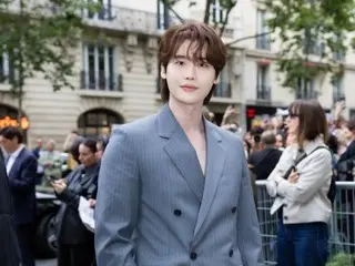 Lee Jung-suk is super cool with his sensual styling... His coolness stands out even in Paris